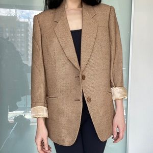 the perfect oversized blazer 🤎  ⁣